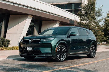 Mua 'xe chủ tịch' VinFast VF 9 trước Tết chỉ với 0 đồng trả trước