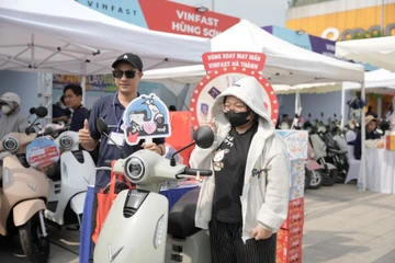 Chuyên gia nói gì khi Vingroup quyết định gia hạn chương trình hỗ trợ 'Thu xăng - Đổi điện'