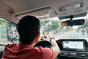 Dịp Tết, đi ô tô 5 chỗ có được chở 6 người?