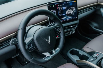 Đi mẫu ô tô điện này chủ xe nhận định 'cày' 200 km mỗi ngày vẫn thấy yên tâm