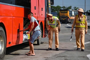 Từ 1-4, chính thức đưa phương tiện đo nồng độ khí thải và độ khói vào việc phát hiện vi phạm giao thông