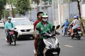 Nhiều tài xế công nghệ chuyển sang xe điện để giảm chi phí, tăng thu nhập