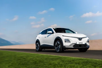 VinFast VF 6 gỡ rào cản tài chính cho người lần đầu mua xe: Trả trước 0 đồng, lãi suất cố định 7%, sạc 0 đồng trong 3 năm