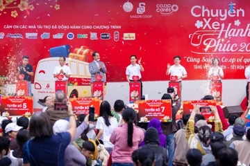 900 người lao động về quê trên những 'Chuyến xe hạnh phúc'