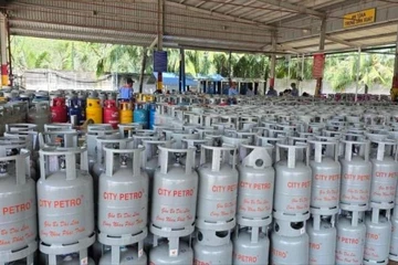 Giá gas tăng 30.000 đồng/bình 12kg