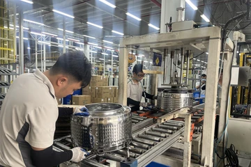 Lãi suất cho vay một số lĩnh vực lên đến 15%, đề xuất giảm 