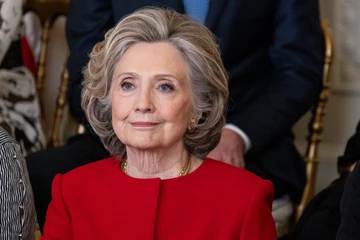 Bà Clinton điều trần sắc bén trước Hạ viện vụ tỉ phú ấu dâm Epstein, kiến nghị triệu tập ông Trump 