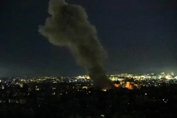 Chiến sự Trung Đông ngày 13: Các bên đánh xuyên đêm; Ông Trump nói 'đã thắng'; Iran tuyên bố sẵn sàng phản công