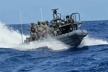 Israel bắt đầu trục xuất hàng trăm người trên đoàn tàu viện trợ Gaza