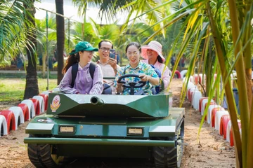 Vé máy bay đắt đỏ ngày hè, doanh nghiệp phải đổi 'chiến thuật' giữ khách
