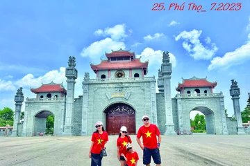 Check in 63 tỉnh, thành với áo cờ đỏ sao vàng 