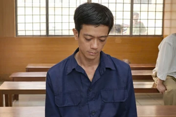 Bị cấp trên nhắc nhở, cấp dưới dùng axit trả thù