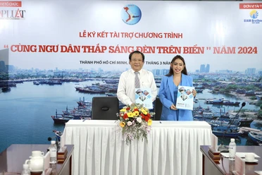 Công ty Cổ phần Siam Brothers Việt Nam đồng hành 'Cùng ngư dân thắp sáng đèn trên biển'