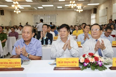 Hàng trăm phần quà ý nghĩa đến với ngư dân và học sinh tại Bạc Liêu