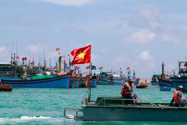 Quân dân và ngư dân Trường Sa nỗ lực gỡ thẻ vàng IUU