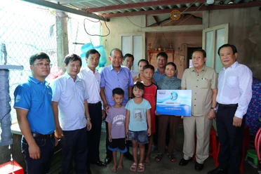 Nhìn lại hành trình 'Cùng ngư dân thắp sáng đèn trên biển' tại Quảng Trị