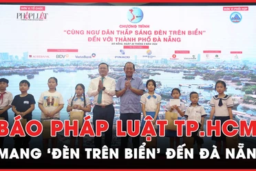 Video: 'Cùng ngư dân thắp sáng đèn trên biển' trao 200 phần quà tại Đà Nẵng