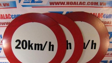Trường hợp nào buộc phải giảm tốc độ xe?