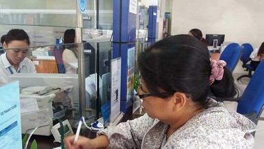 Lãi suất tiết kiệm lại tăng vọt