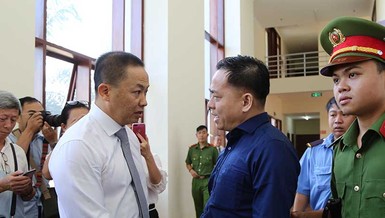 Điều tra viên hết thời làm khó luật sư