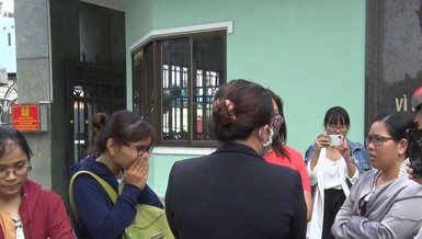 Món Huế bị tố nợ từ tiền... lá chuối đến thực phẩm