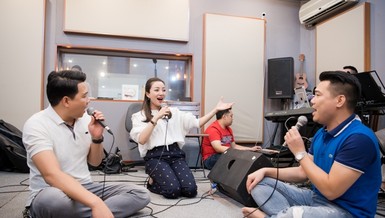 ‘Họa mi bán cổ điển’ say sưa tập luyện cho liveshow Về nhà