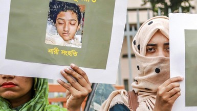 Tố hiệu trưởng sàm sỡ, nữ sinh Bangladesh bị thiêu sống