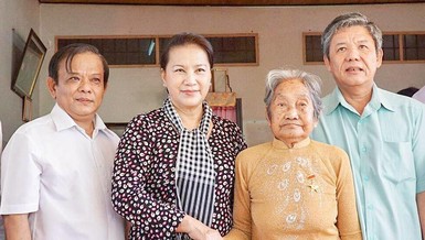 Chủ tịch Quốc hội dự ngày hội Đại đoàn kết ở Trà Vinh