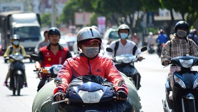 TPHCM: Cảnh báo khi đi ra đường ngày nắng nóng
