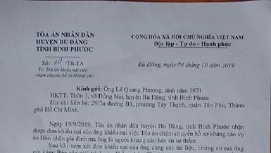 Một thẩm phán và thư ký bị xem xét kiểm điểm