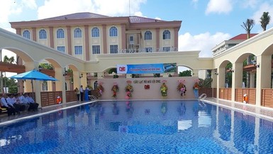 Khánh thành hồ bơi đạt chuẩn quốc gia 10 tỉ đồng