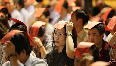 Người Sài Gòn đổ xô đi chùa cúng sao giải hạn đầu năm