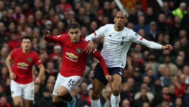 VAR giúp MU chặn đứng chuỗi trận toàn thắng của Liverpool