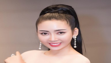 Hoa hậu, nhà thiết kế Nhật Phượng khoe vòng eo con kiến