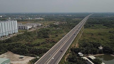 Nhiều xe 'lạc lối' trên cao tốc vì… không có bảng chỉ dẫn