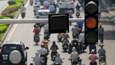 Gặp đèn đỏ, rẽ phải có thể bị tước bằng lái 3 tháng