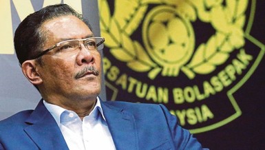 Bóng đá Malaysia học hỏi Việt Nam để tái khởi động