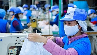 Phương Tây đeo khẩu trang và cơ hội của doanh nghiệp Việt