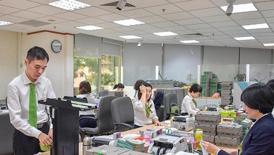 Lãi suất giảm rón rén, nhà kinh doanh sốt ruột