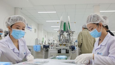 Sếp công ty du lịch: ‘Chúng tôi bán cả dưa hấu’
