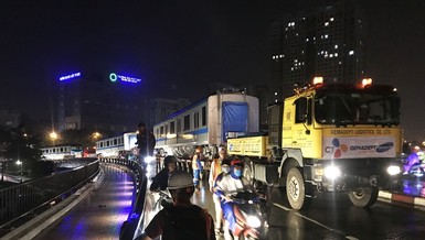 Hành trình di chuyển của toa tàu metro trong đêm