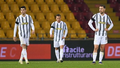 Ronaldo không đá, Juventus chia điểm trên sân của Benevento