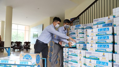 Vinamilk đồng hành cùng “Khúc ruột miền Trung” chống COVID-19
