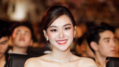 Á hậu Tường San lên xe hoa ở tuổi 20