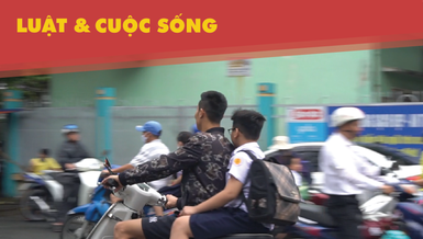 Giật mình cảnh phụ huynh chở con em không đội mũ bảo hiểm
