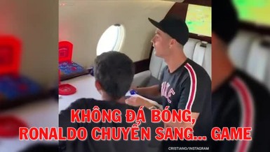 Không đá bóng, Ronaldo chuyển sang... game
