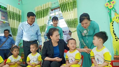 Chủ tịch Quốc hội thăm vùng căn cứ Tân Hưng, Cà Mau