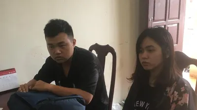 Nữ sinh viên cùng người tình dùng dao cướp shop quần áo