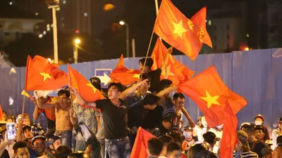 Cả nước ra đường mừng chiến thắng lịch sử của Olympic VN