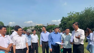 Lãnh đạo TP.HCM thị sát tình trạng nhà không phép ở Bình Chánh